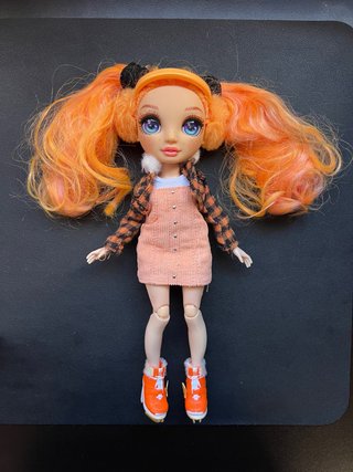 Muñeca Rainbow High Poppy Rowan