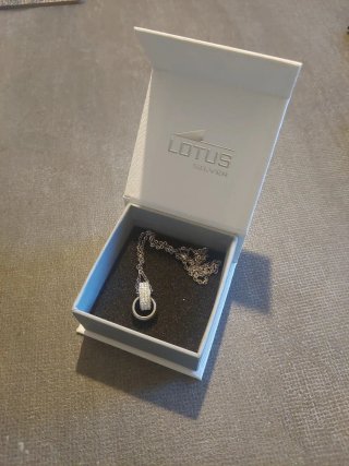 Gargantilla con colgante Lotus Silver