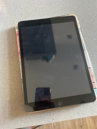 iPad 7th Gen 128GB Wi-Fi + Cellular