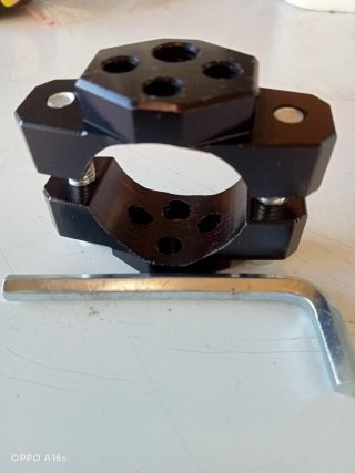 Abrazadera Universal para Manillar de Moto