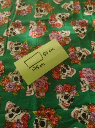 Retal de Tela de Algodón Estampado Calaveras