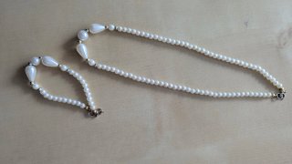 Collar de perlas y pulsera a juego