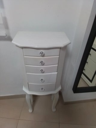 Joyero de pie blanco