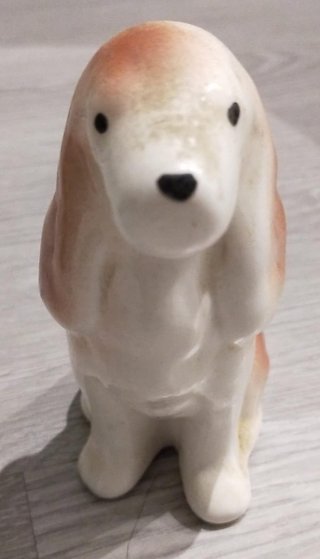 Figura de perro de cerámica