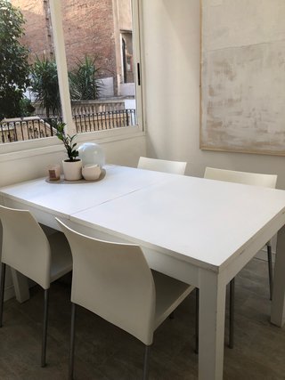 Mesa Extensible Blanca y 4 Sillas