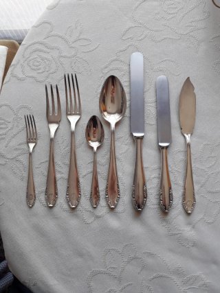 Set de 8 Cubiertos Meneses Plateados
