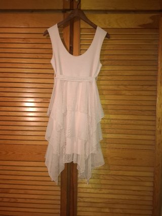 Vestido Blanco con Volantes de fiesta