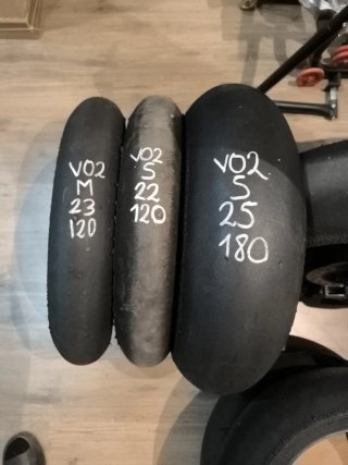 Neumáticos Bridgestone V02