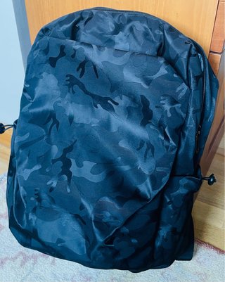 Mochila con Estampado Camuflaje Negro
