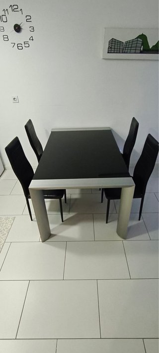 Conjunto Mesa de Comedor y 4 Sillas