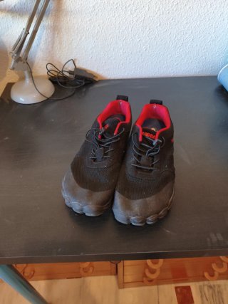 Zapatillas Barefoot Saguaro Negras y Rojas