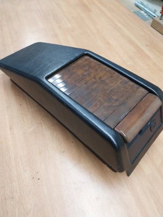 Cofre Consola Central con Tapa de Madera