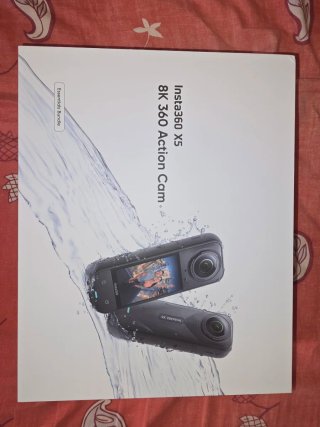 Insta 360 X5 Essentials Bundle + Accesorios