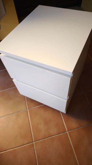 Mesita de noche IKEA blanca 2 cajones