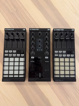 Lote 2x Traktor Kontrol F1 + Traktor Kontrol Z1