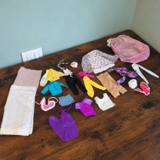 Lotto 20 vestiti e accessori Barbie Mattel