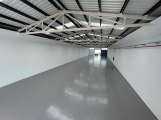 Nave industrial en alquiler en Canovelles