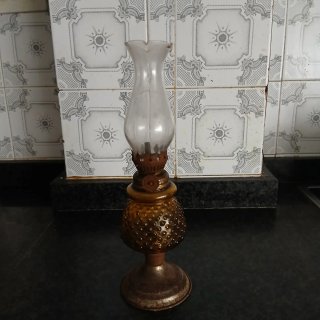 Quinqué antiguo de petróleo