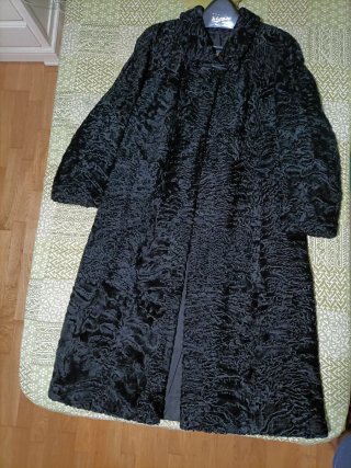 Abrigo de Astracán Swakara Negro