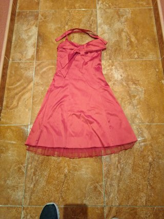 Vestido de fiesta rojo pone 40 pero talla 38