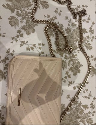 Bolso Bershka Beis con Cadena