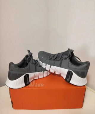 T47  Nike Free Metcon 5  grises