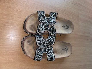 Sandalias con pedrería