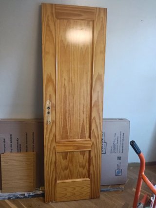 Se venden Dos puertas de madera y un lavabo