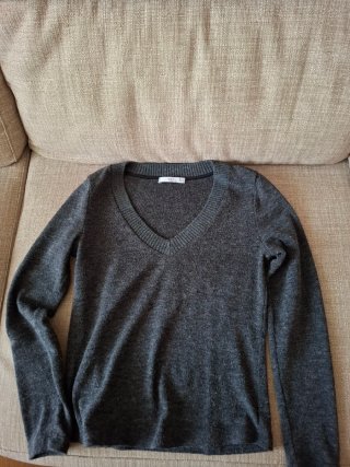 Jersey Gris Cuello V Mango