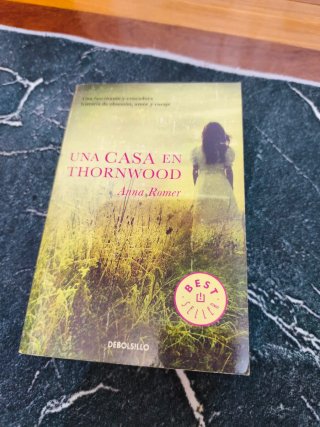 Libro de bolsillo: Una casa en Thornwood