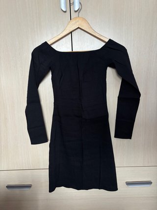 Vestido negro entallado