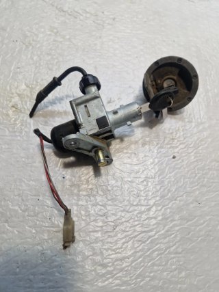 Clausor y tapón de depósito Yamaha Aerox