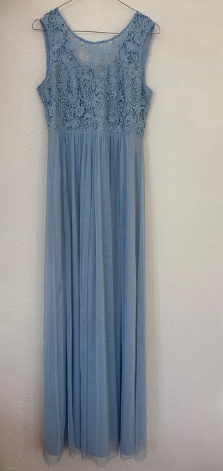 Vestido largo azul con encaje