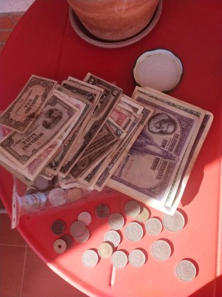 Lote de billetes y monedas antiguas