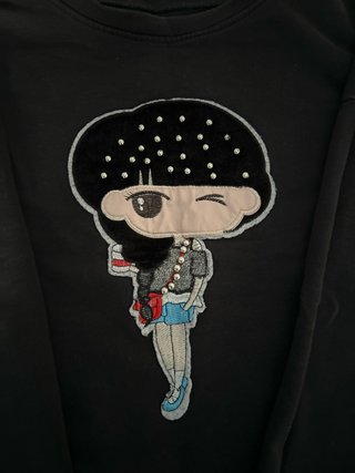 Sudadera Negra con Aplique