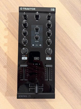 Traktor Kontrol Z1 - Mixer DJ Native Instruments