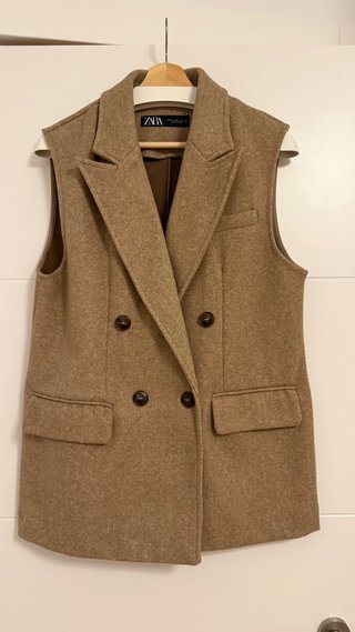 Chaleco de lana beige Zara