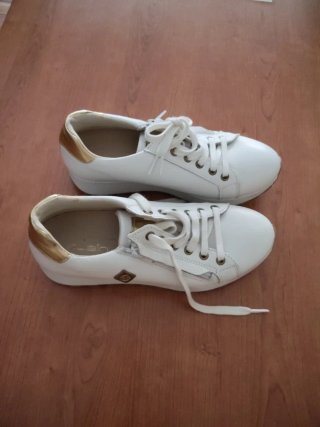 Zapatillas de paseo blancas