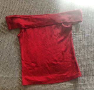 Camiseta Roja con Cuello Barco