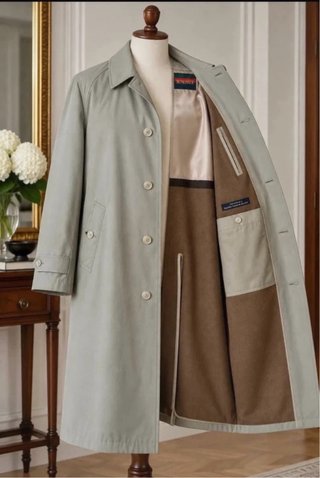 Excelente gabardina Bongardi, fabricada en Alemani