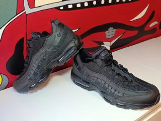 Nike Air Max 95 Triple Black talla 48'5