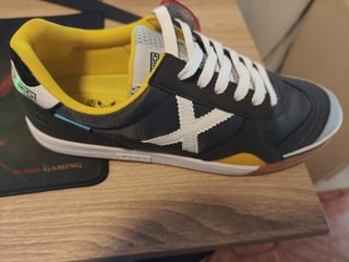 Zapatillas Munich Negras y Amarillas