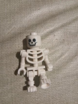 Minifigura LEGO Esqueleto twn526
