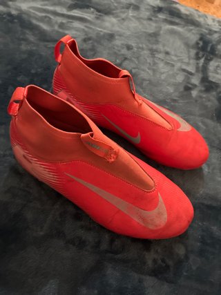 Botas de fútbol Nike rojas