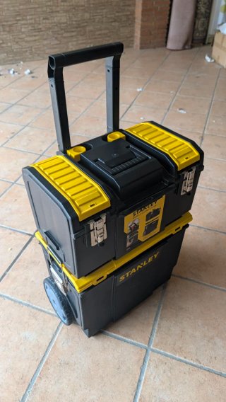 Maletín de herramientas Stanley con ruedas