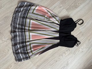 Vestido con Estampado Geométrico