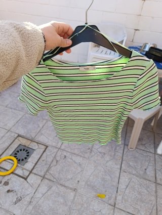 Camiseta de rayas verdes