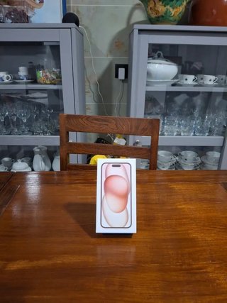 Caja iPhone 15 rosa