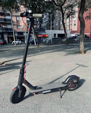 Patinete Xiaomi M365 con ruedas de 10’ .