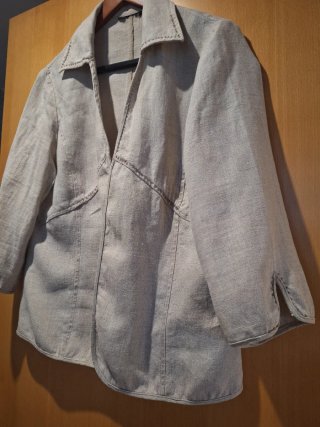 Chaqueta beige de textura ligera